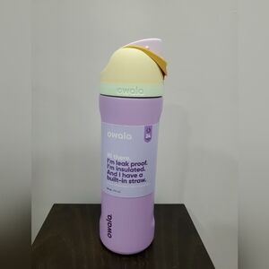 Owala FreeSip Stainless Steel Water Bottle / 24oz / Color: Saltwater Taffy